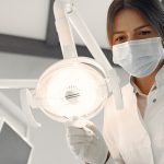 Tecnico higienista bucodental haciendo unas practicas en Excelencia Formación
